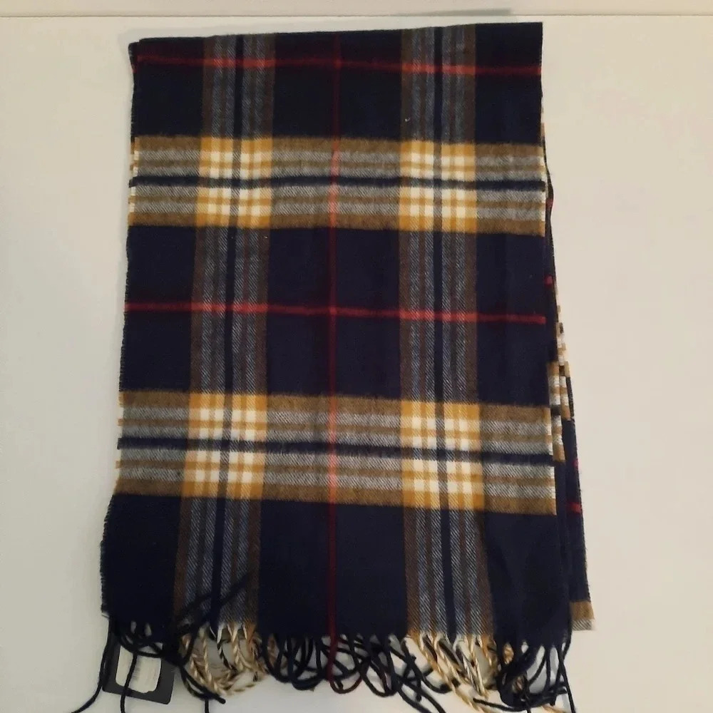 Roundtree & Yorke Multifunctional Plaid Women Scarf Shawl Wrap Fringed